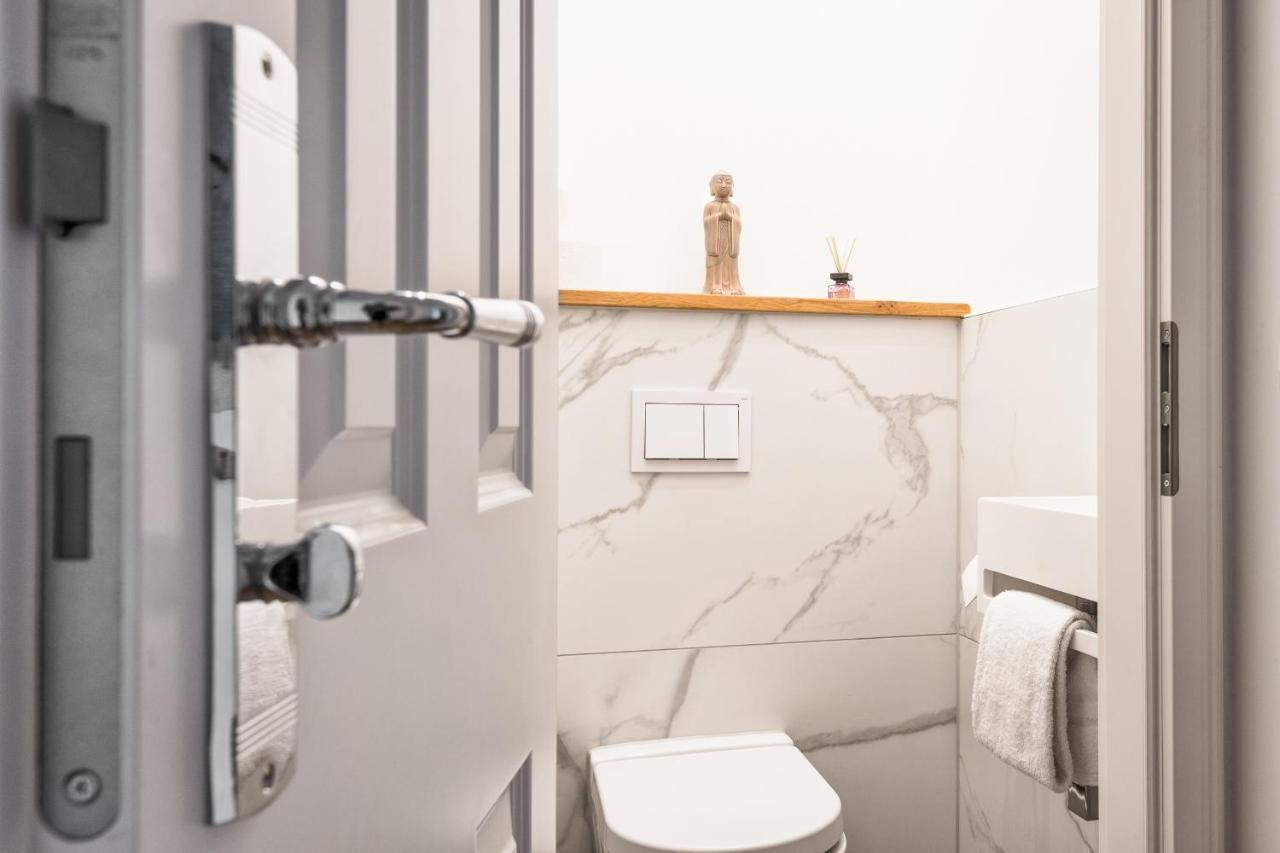 Riesiges Apartment Nahe Kudamm Sehr Schoner Altbau 123M2 Gross 12 Gaste Berlin Kültér fotó
